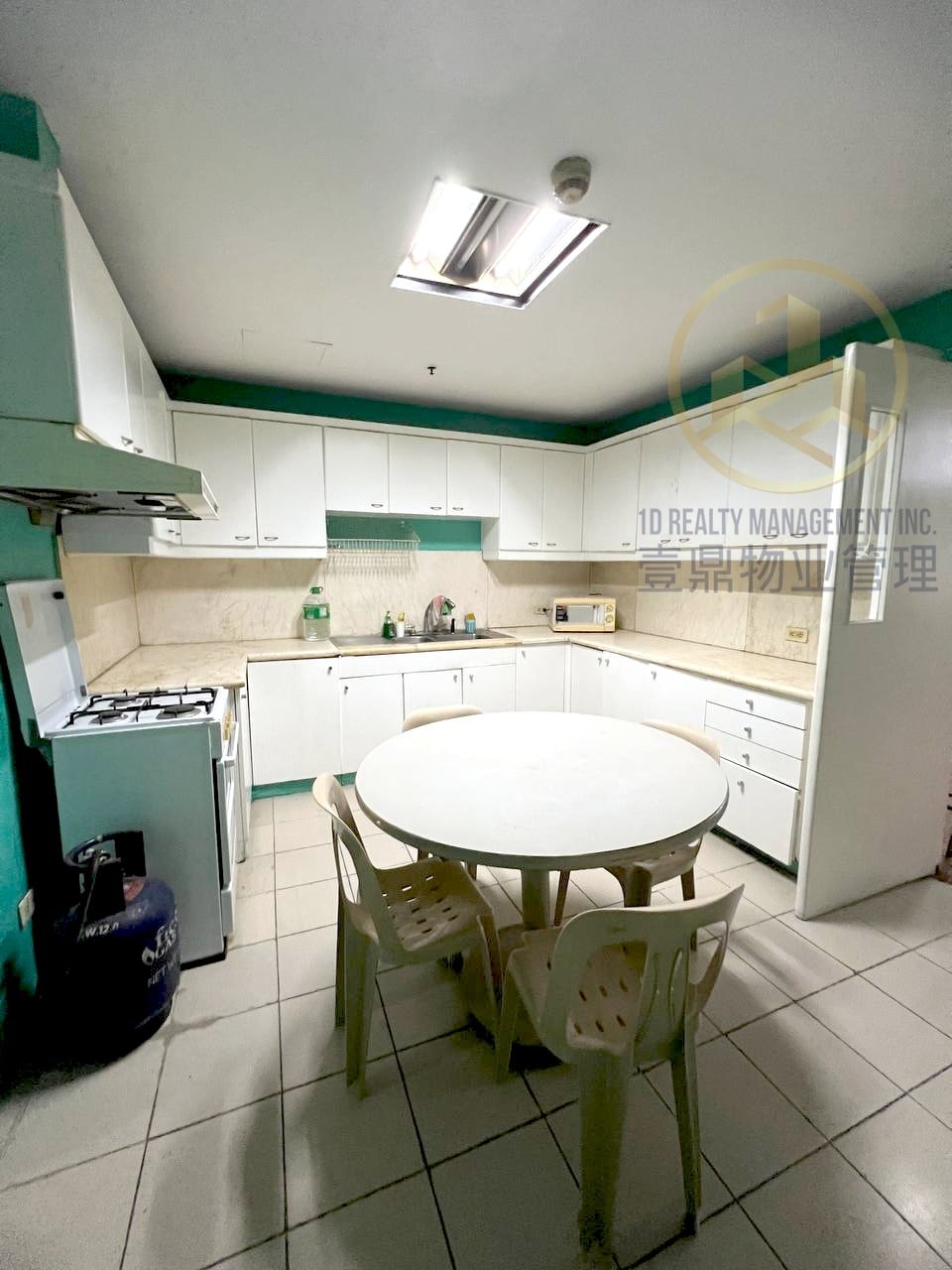 EASTON PLACE Salcedo Village Makati City - For Lease