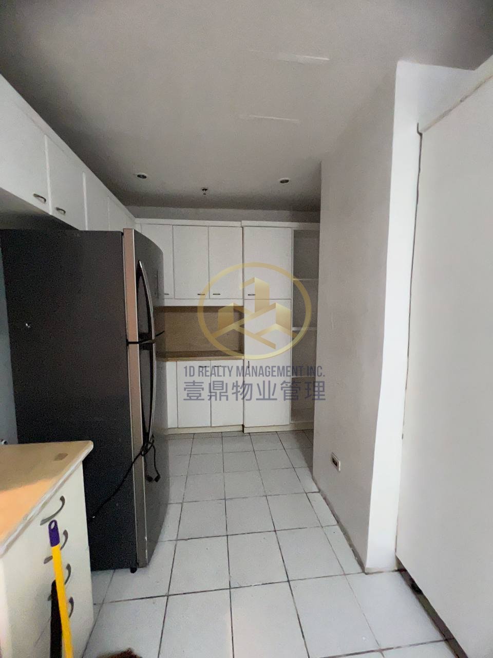 EASTON PLACE Salcedo Village Makati City - FOR LEASE