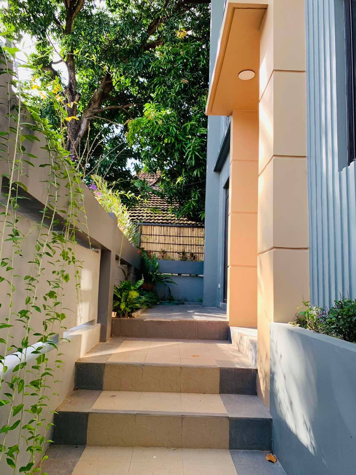 House & Lot Ayala Alabang Muntinlupa City - FOR SALE