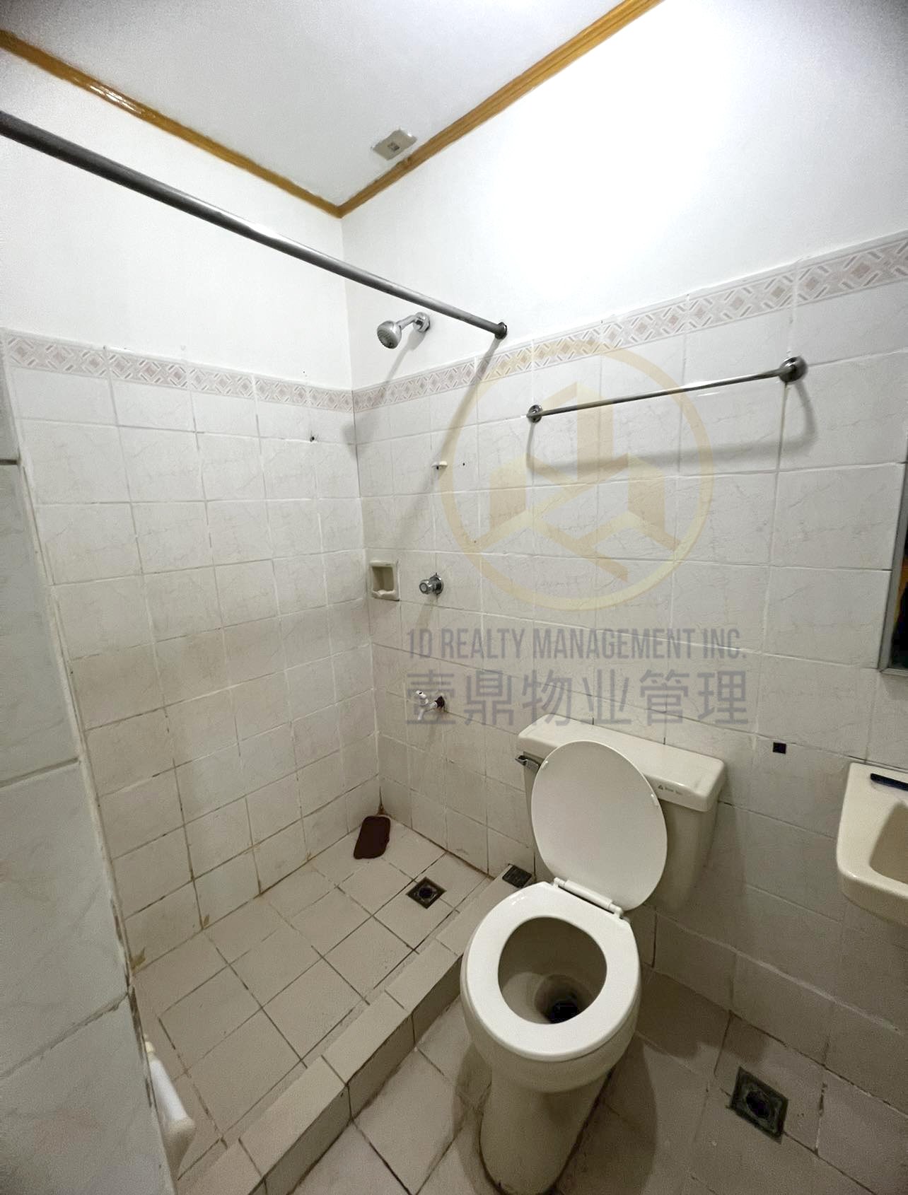 Palm Towers - San Antonio Village Makati City - FOR LEASE STUDIO UNIT