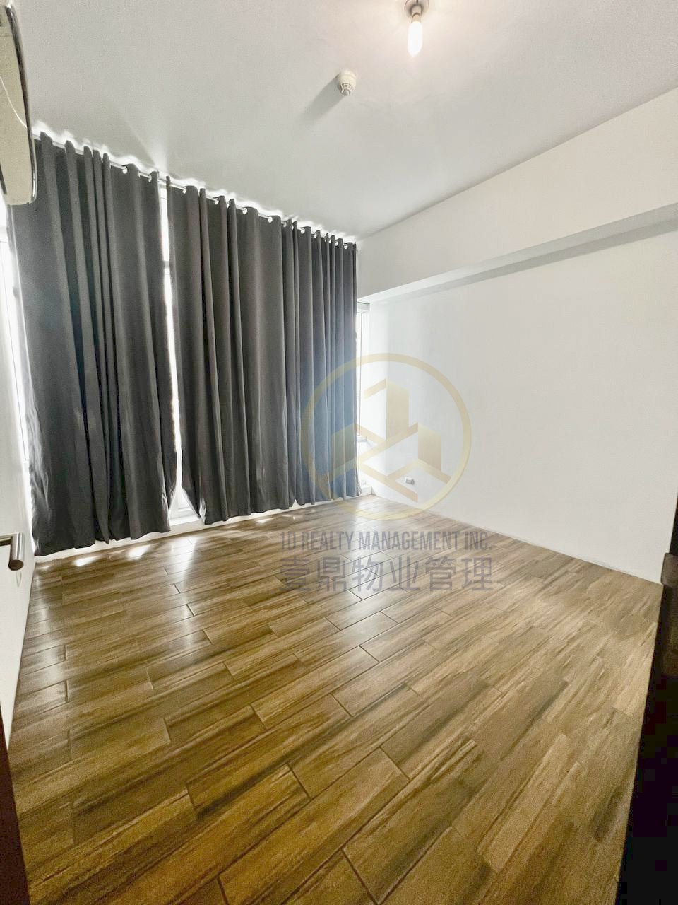 FOR LEASE 4BR PENTHOUSE UNIT - The Stratosphere - Valero, Makati City